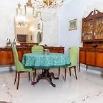 Deluxe Apartment With Garden In Vomero