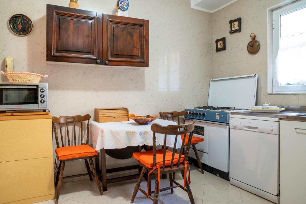 Appartement Deluxe With Garden In Vomero Napels